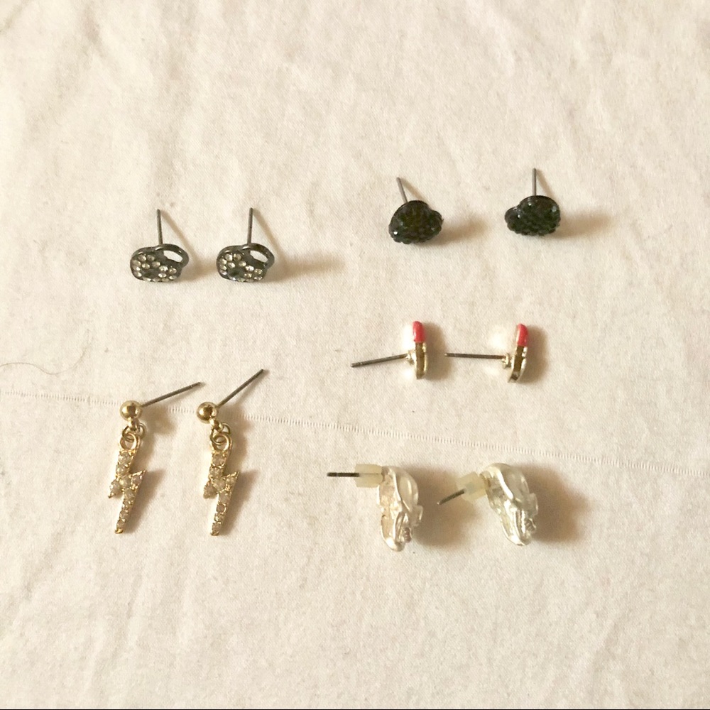 bundle add on! $2 // set of earrings